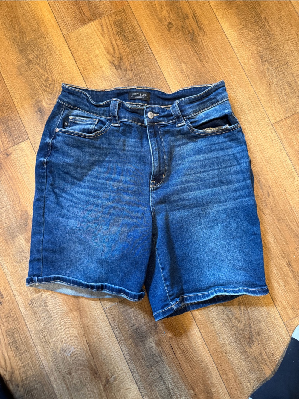 WoMen's Dark Judy blue Bermuda Jean shorts size 1XL